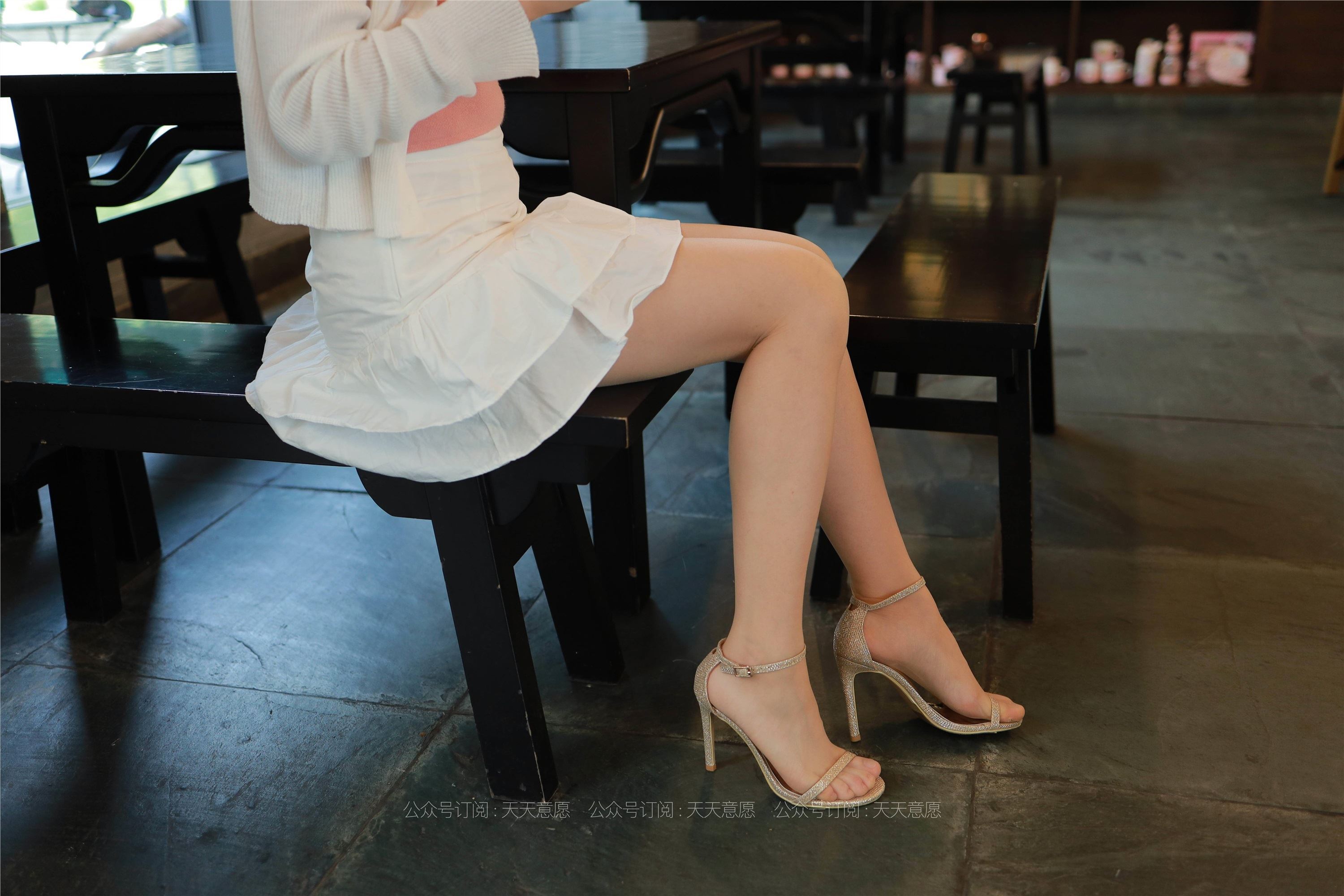 IESS异思趣向 - 模特：小婕《俏皮小白裙》